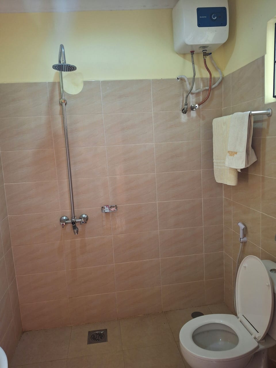 Economy Double Room | Bathroom
