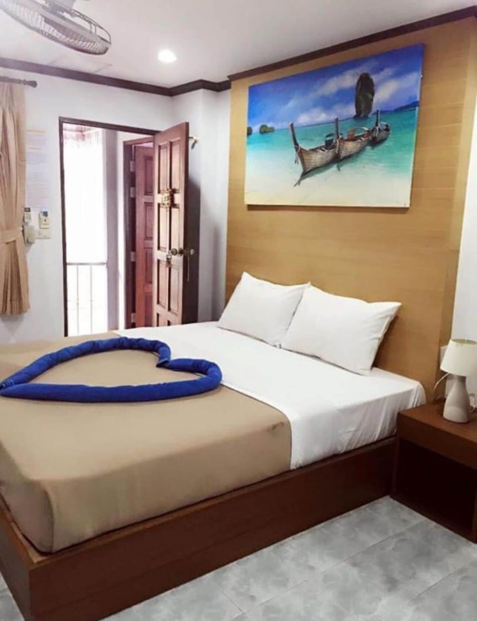Standard Double Room, 1 Bedroom, Smoking | Bathroom | Shower, hair dryer, towels, soap