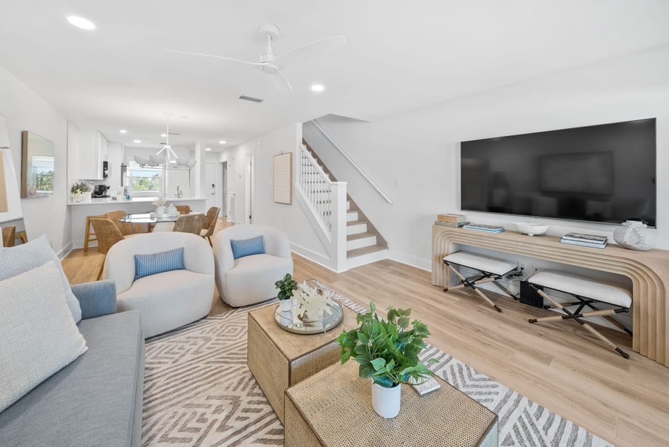 Relax in your bright, modern living space with comfortable seating and stylish décor that creates the perfect home away from home.