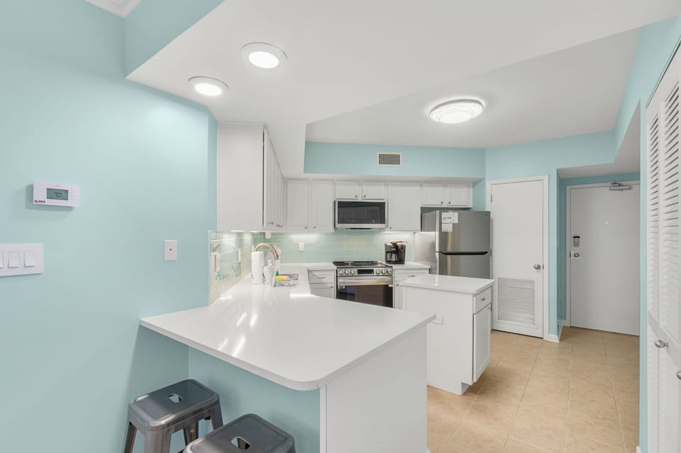 Signature Condo, 3 Bedrooms, Balcony, Beach View | Private kitchen | Fridge, microwave, oven, stovetop
