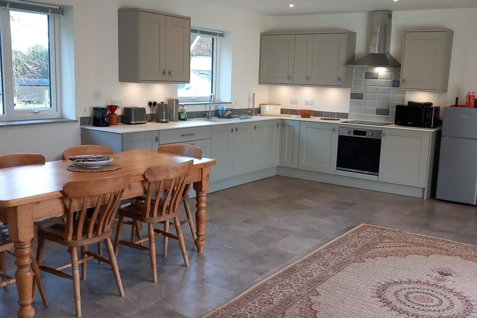 House | Private kitchen | Fridge, microwave, oven, stovetop