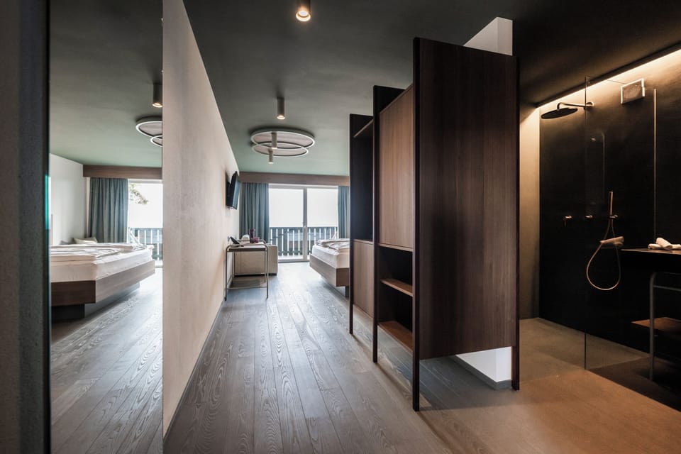 Luxury Suite, 1 King Bed with Sofa bed, Balcony, Valley View | Hypo-allergenic bedding, minibar, in-room safe, individually furnished