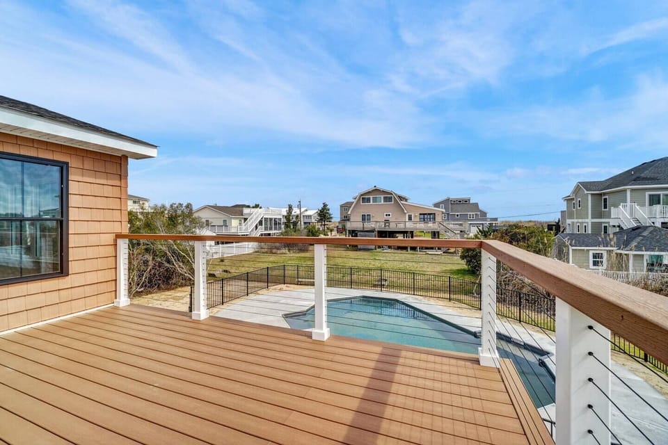 Upper Deck Outdoor Dining