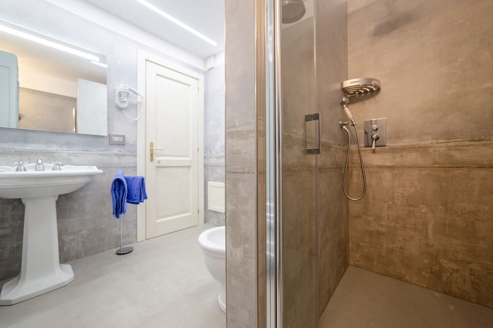 Presidential Suite | Bathroom | Shower, rainfall showerhead, slippers, towels