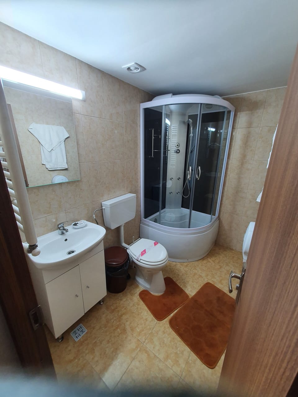 Standard Triple Room, Mountain View | Bathroom