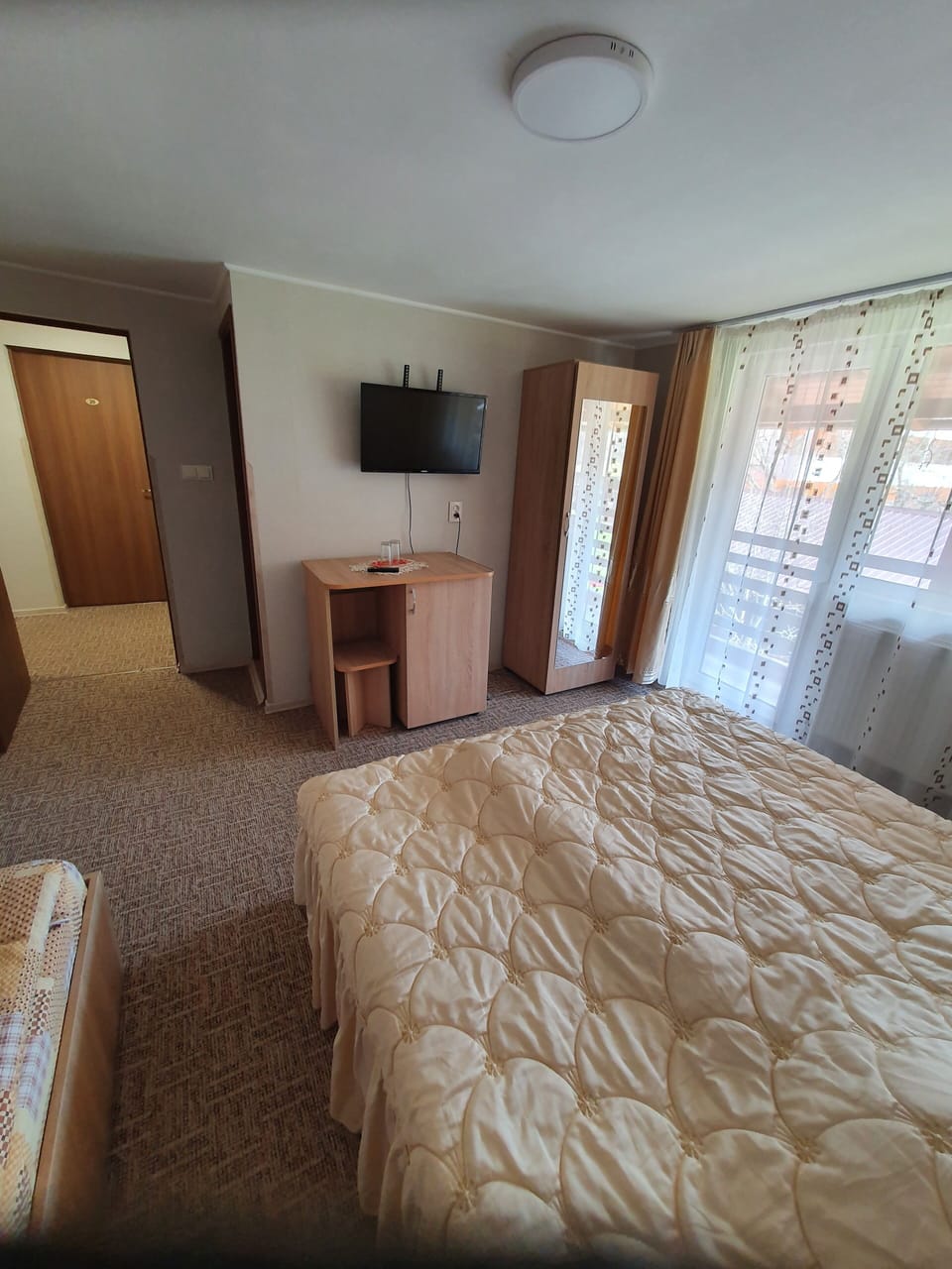 Standard Triple Room, Mountain View | Desk, free WiFi