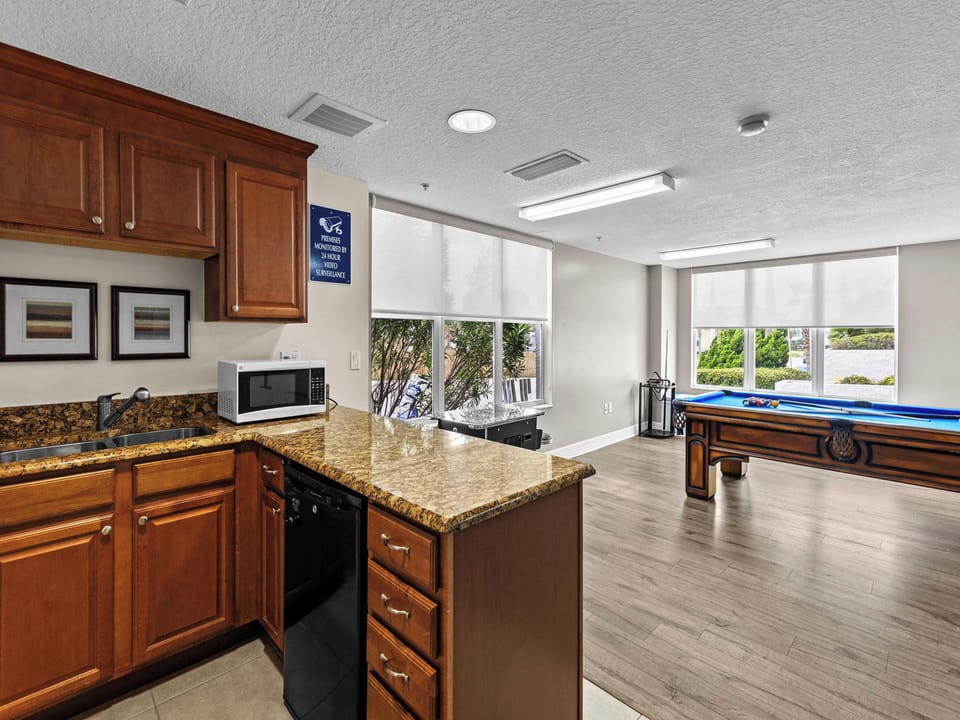 Condo (3 Bedrooms) | Property amenity