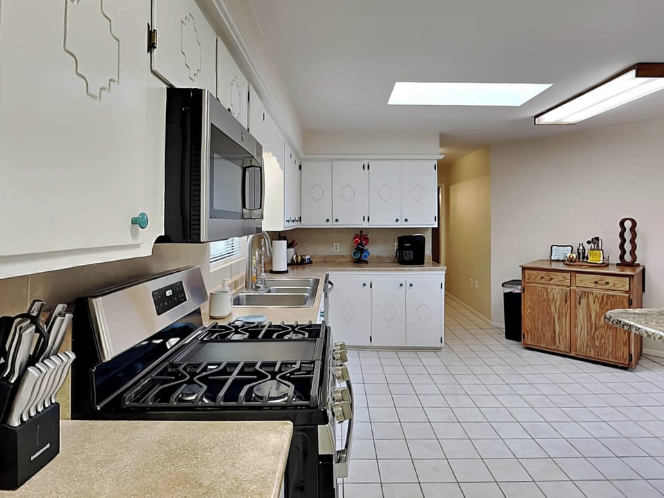 House (4 Bedrooms) | Property amenity