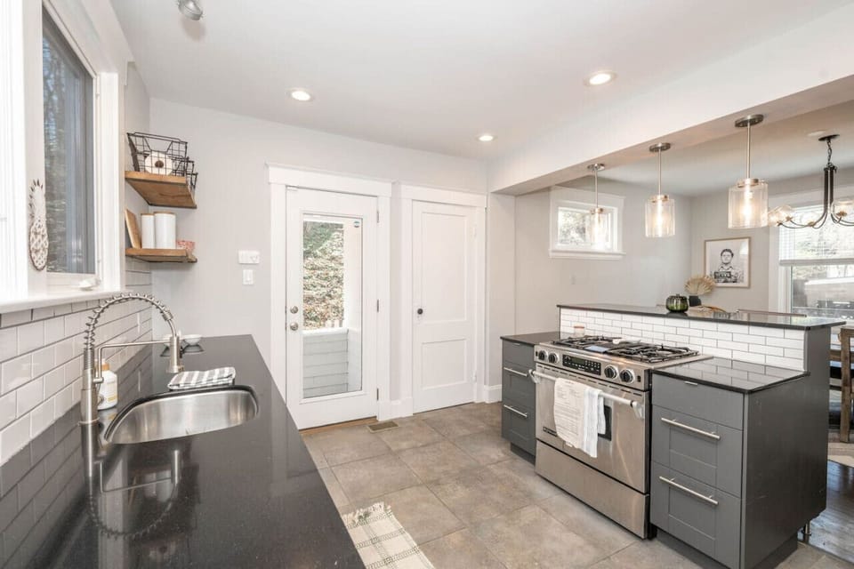 Fully Stocked Kitchen