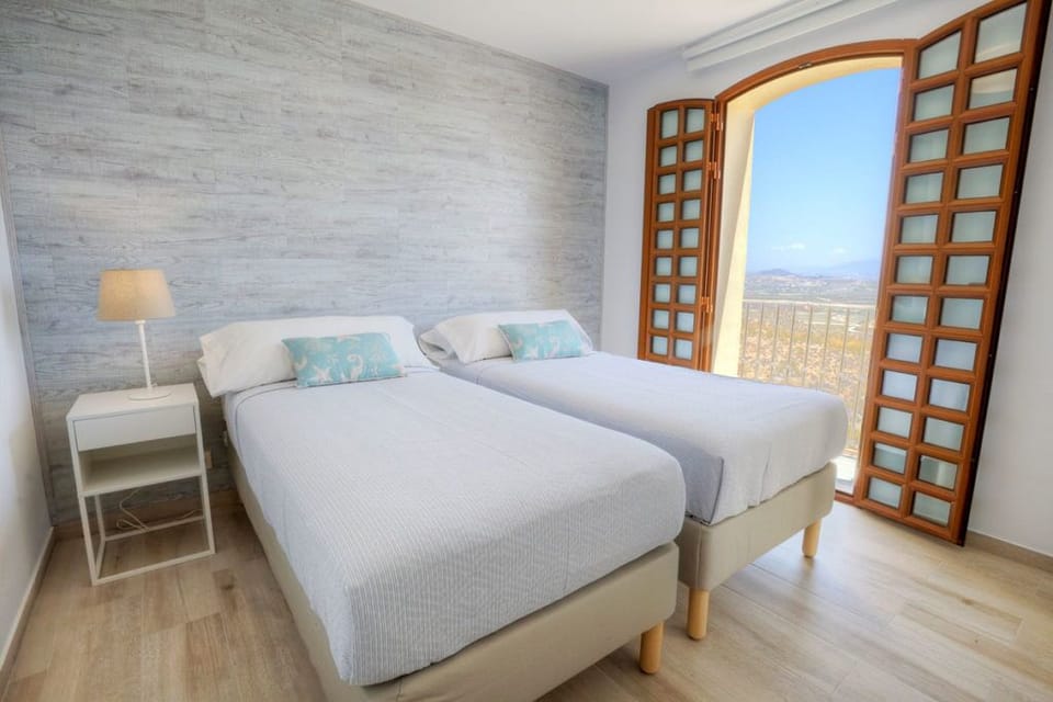 Apartment, 3 Bedrooms | Hypo-allergenic bedding, individually decorated, individually furnished