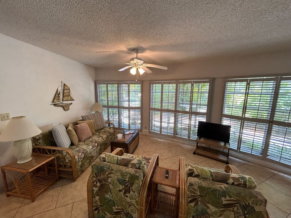 One Bedroom Suite | Living area