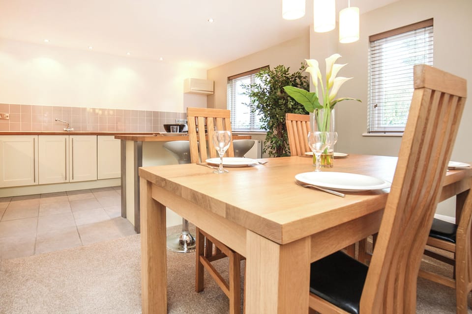 Cottage | Dining