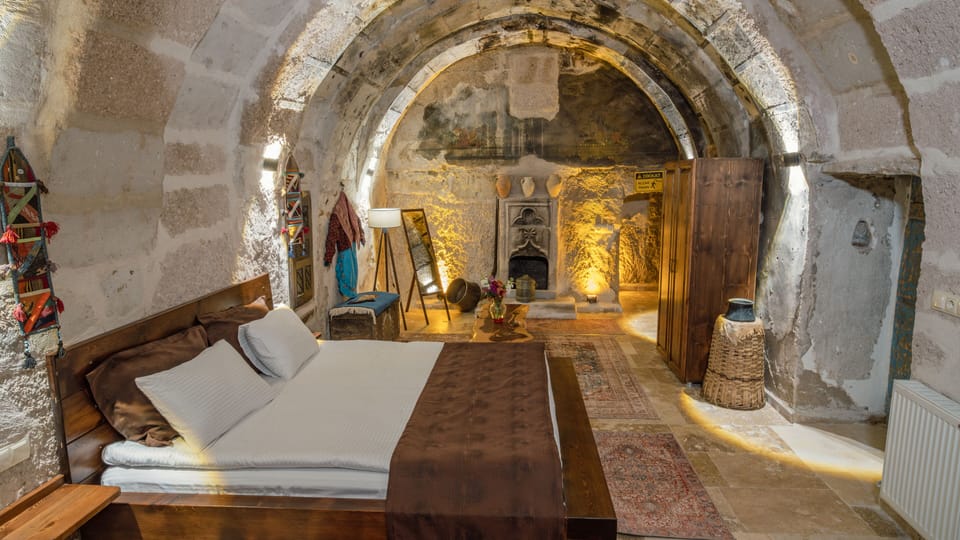 Elite Studio | Individually decorated, individually furnished, desk, laptop workspace