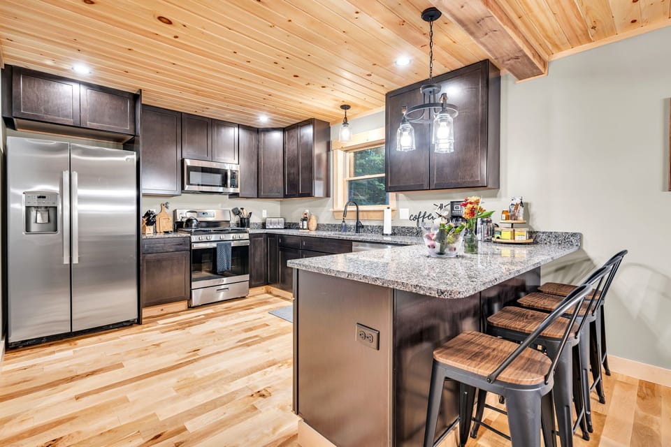 The kitchen is fully stocked with all you need to create culinary masterpieces!