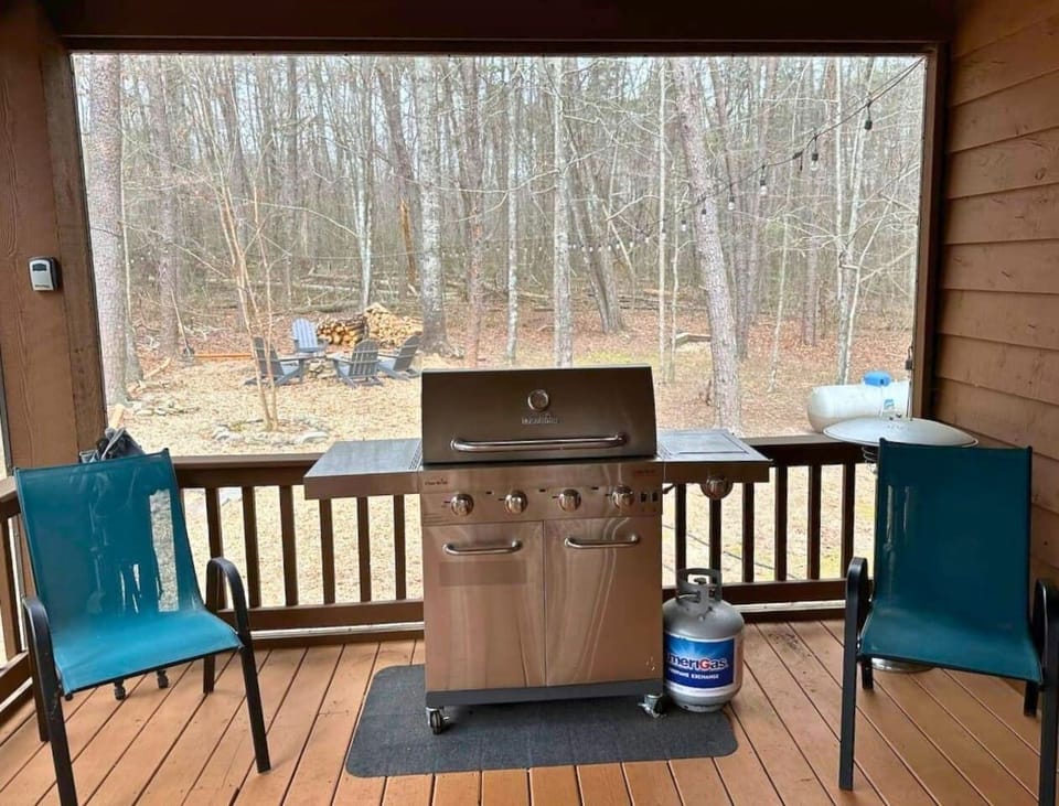 Sizzle up a delicious meal on the propane grill, located on the large screened-in porch just beside the hot tub—perfect for grilling and then relaxing in the soothing waters.