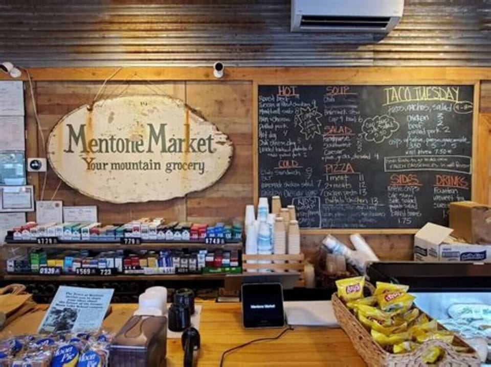 Mentone Market – 10 min drive. Mentone Market is a charming spot where you can find local goods, snacks, and souvenirs—perfect for picking up something special to remember your trip. I always recommend stopping by for some unique finds!
