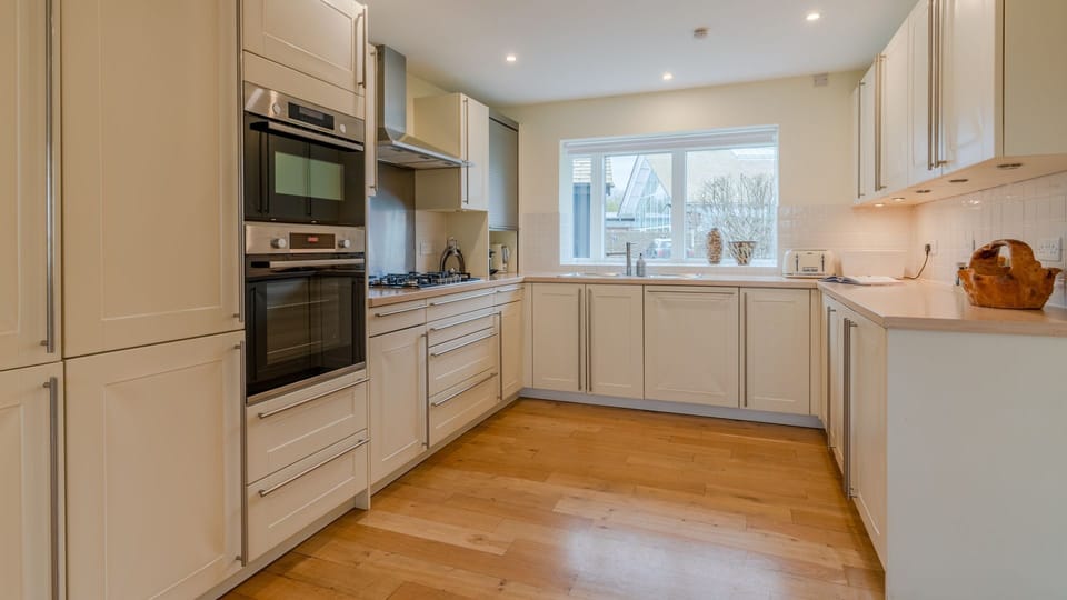 Kitchen, Songthrush, Bolthole Retreats
