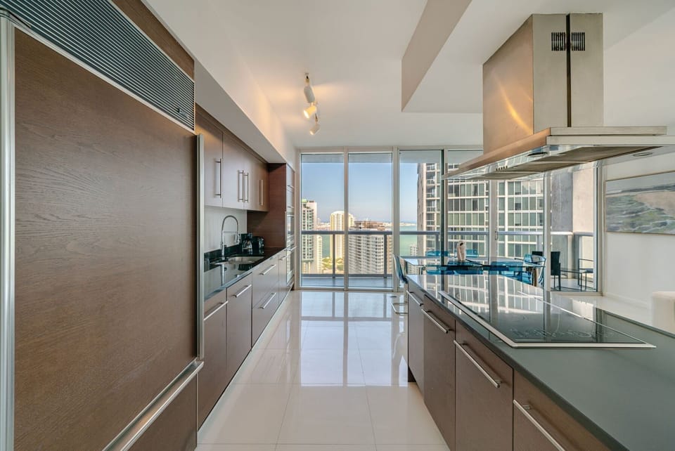 Generously proportioned kitchen with a view!