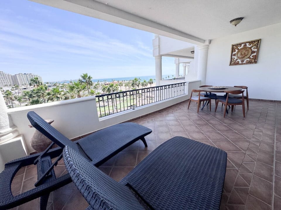Patio with a view of the Sea and the Malecon