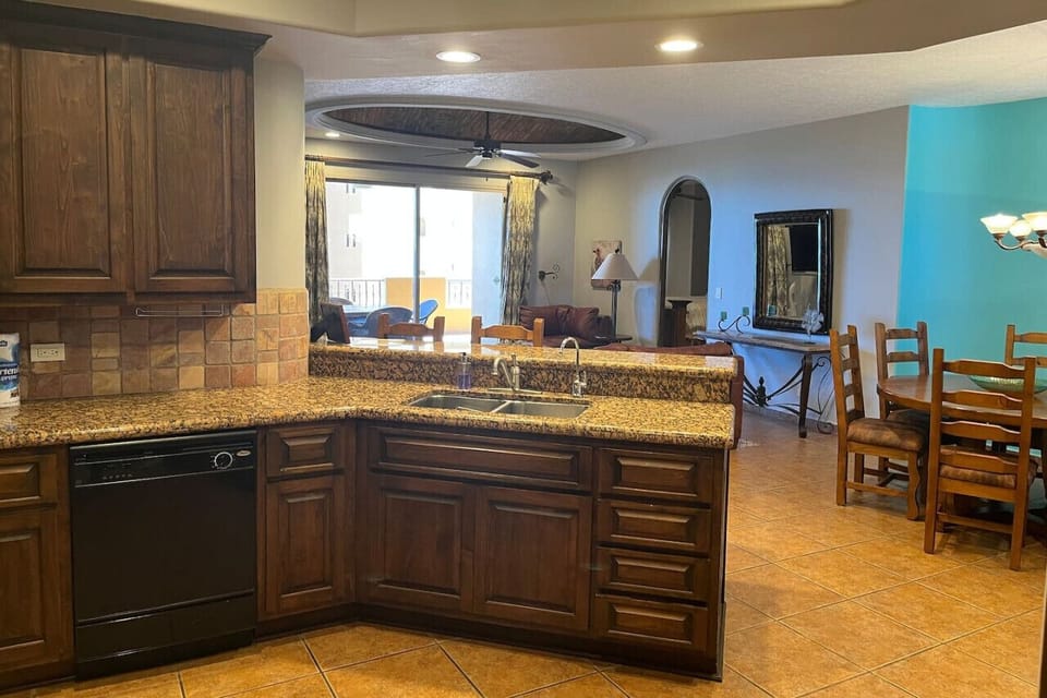 Kitchen with Reverse Osmosis Drinking Water Filtration System