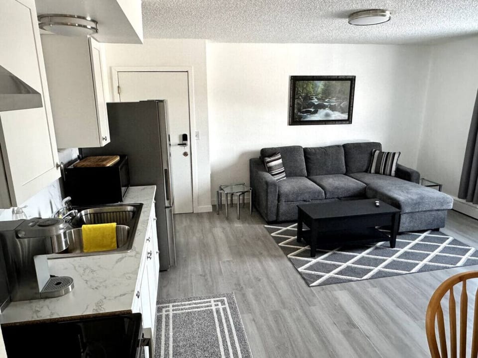 Kitchen/ Livingroom