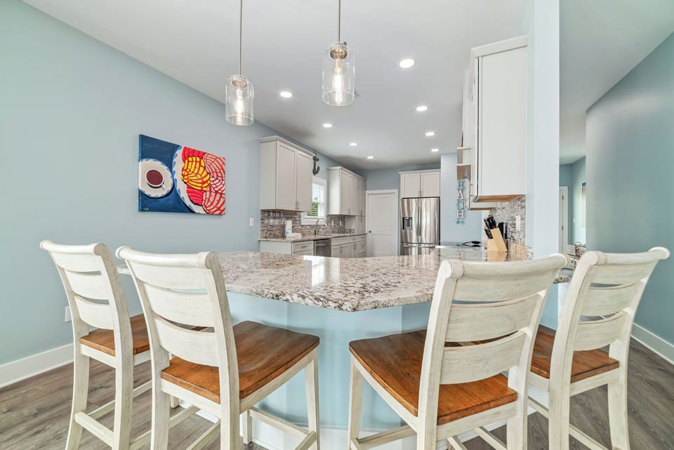 Breakfast bar and Kitchen