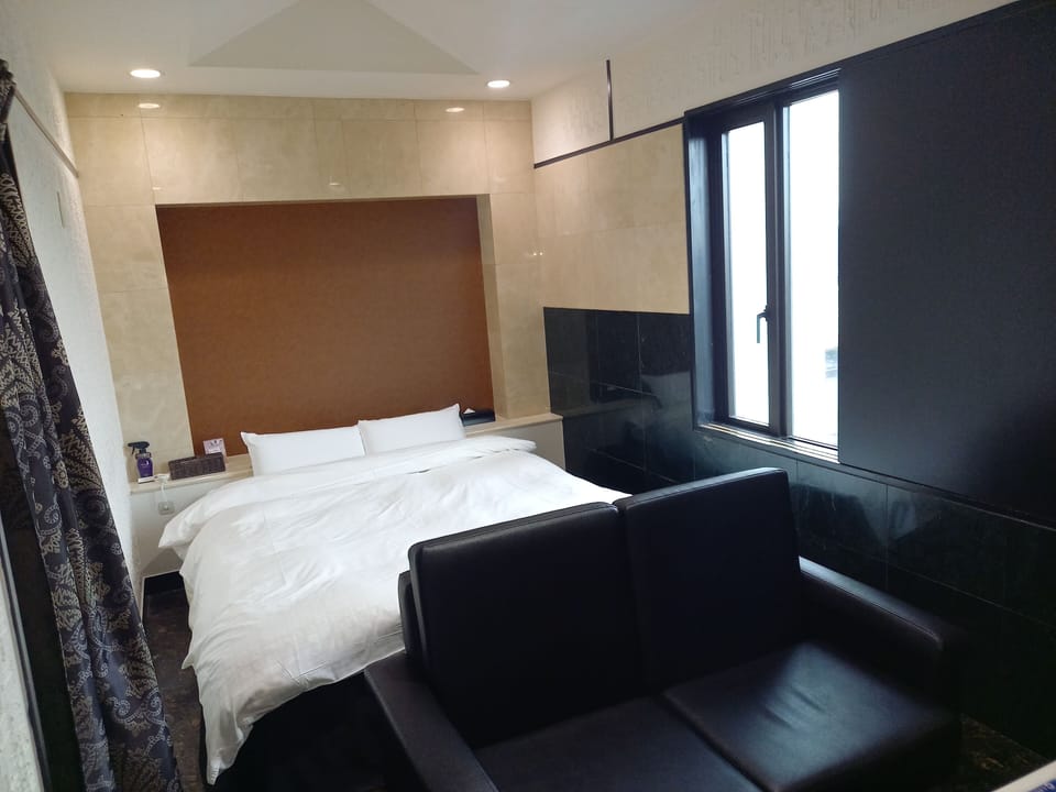Economy Double Room | Soundproofing, free WiFi, bed sheets