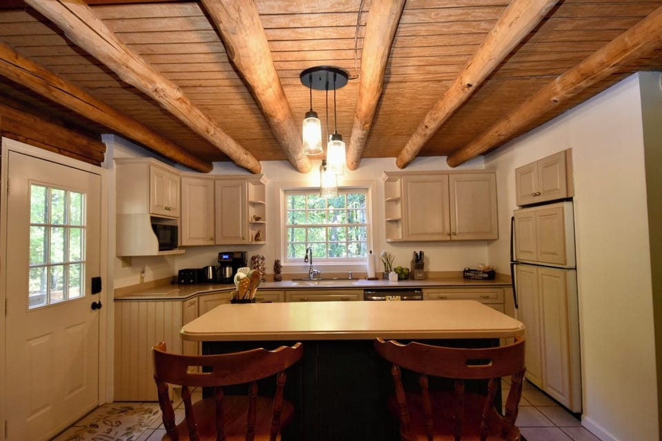 Kitchen (Main Floor)