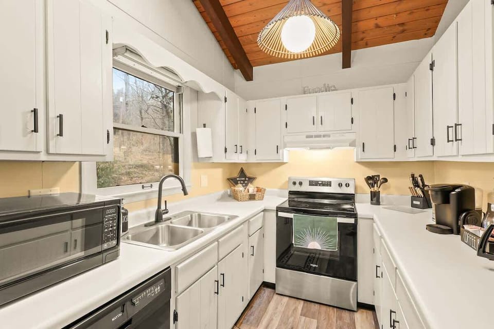 Fully stocked kitchen with coffee & snack bar