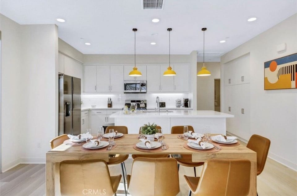 Open floor plan living room area, dining and kitchen area with 75 ' Smart Tv