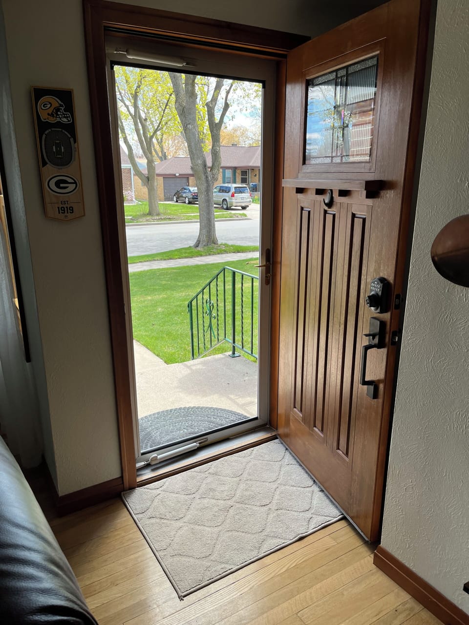 Front door entrance/ Storm door