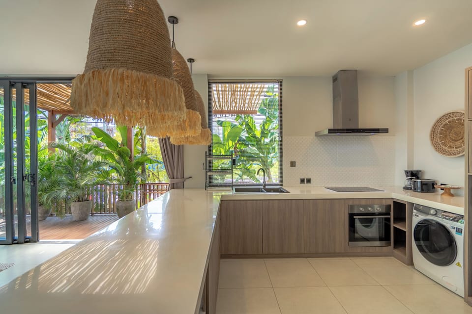Deluxe Villa | Private kitchen | Fridge, microwave, oven, electric kettle