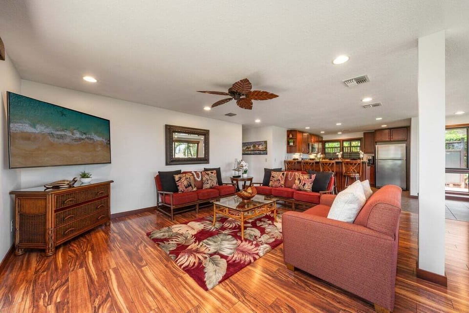 Plenty of seating, perfect for family gathering and lounging