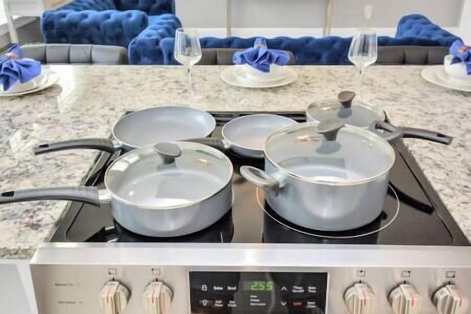 Unit B Pots and Pans set