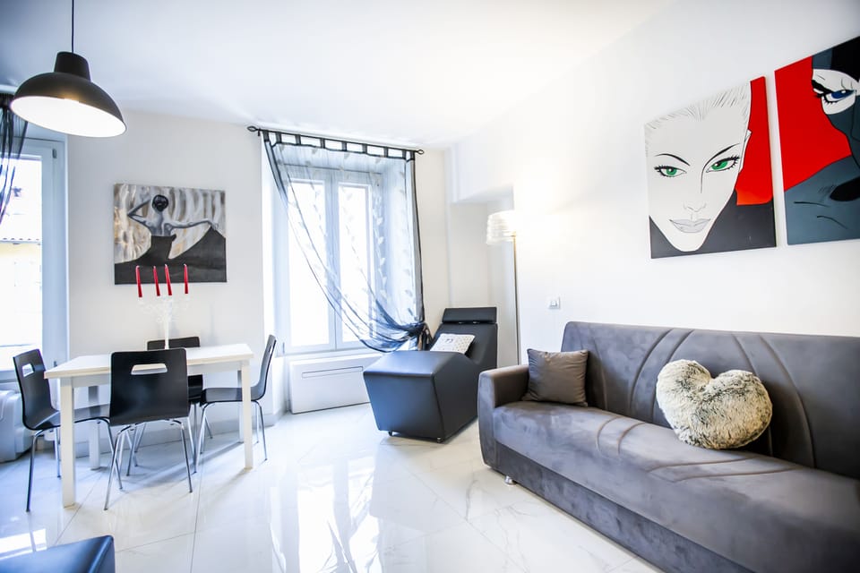 Classic Apartment | Living area | Flat-screen TV