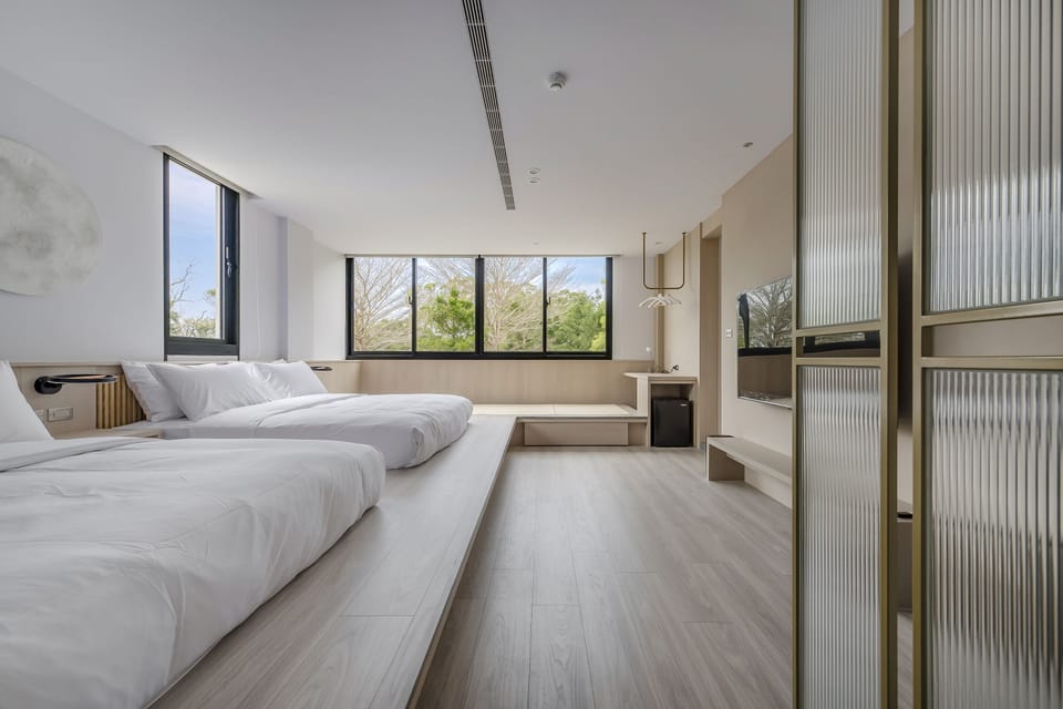 Blackout drapes, WiFi (free), bed sheets