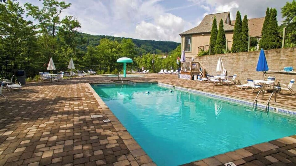 Poolside Retreat: Dive into relaxation at the scenic seasonal pool, surrounded by stunning mountain views!