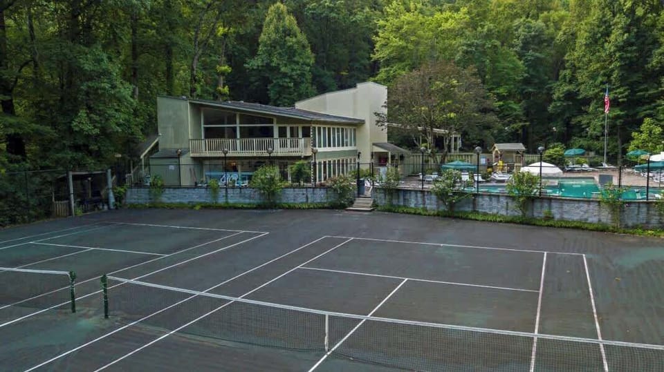 Amenities Galore: Enjoy tennis and a refreshing seasonal pool in the heart of Gatlinburg’s nature!