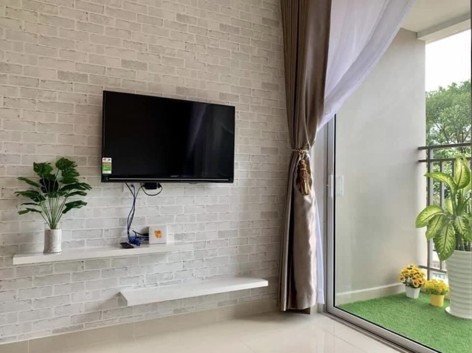 Luxury Apartment, Non Smoking | Living area | Flat-screen TV