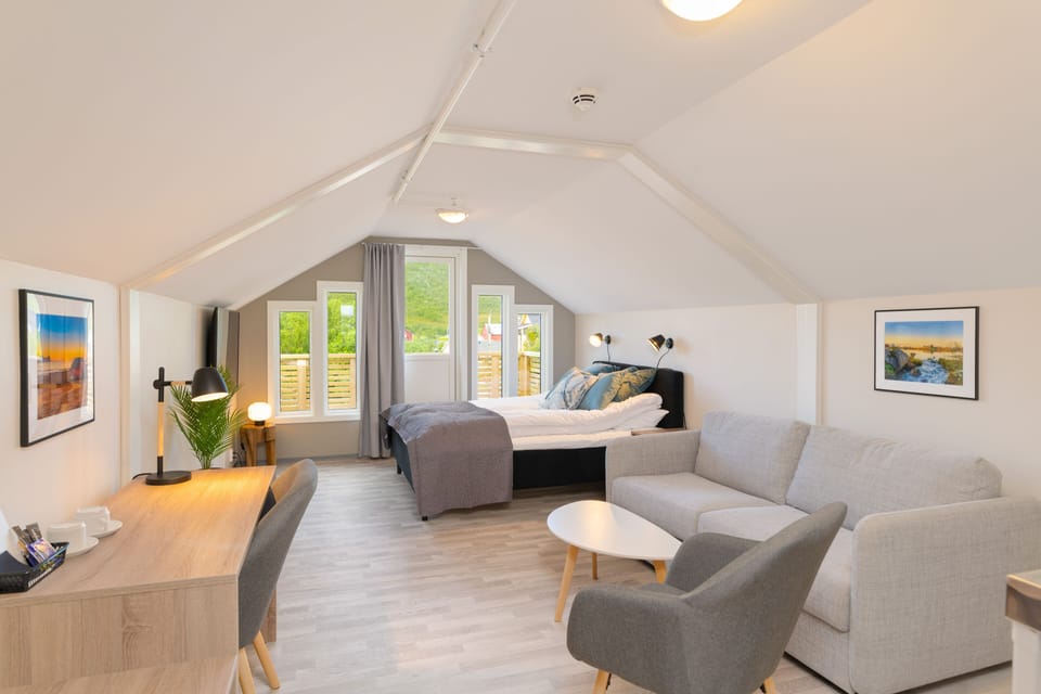 Panoramic Room | Desk, laptop workspace, free WiFi