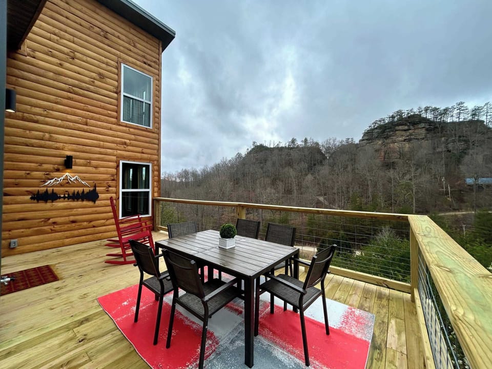 Views of the cliffline and Mammoth Arch from the back deck.