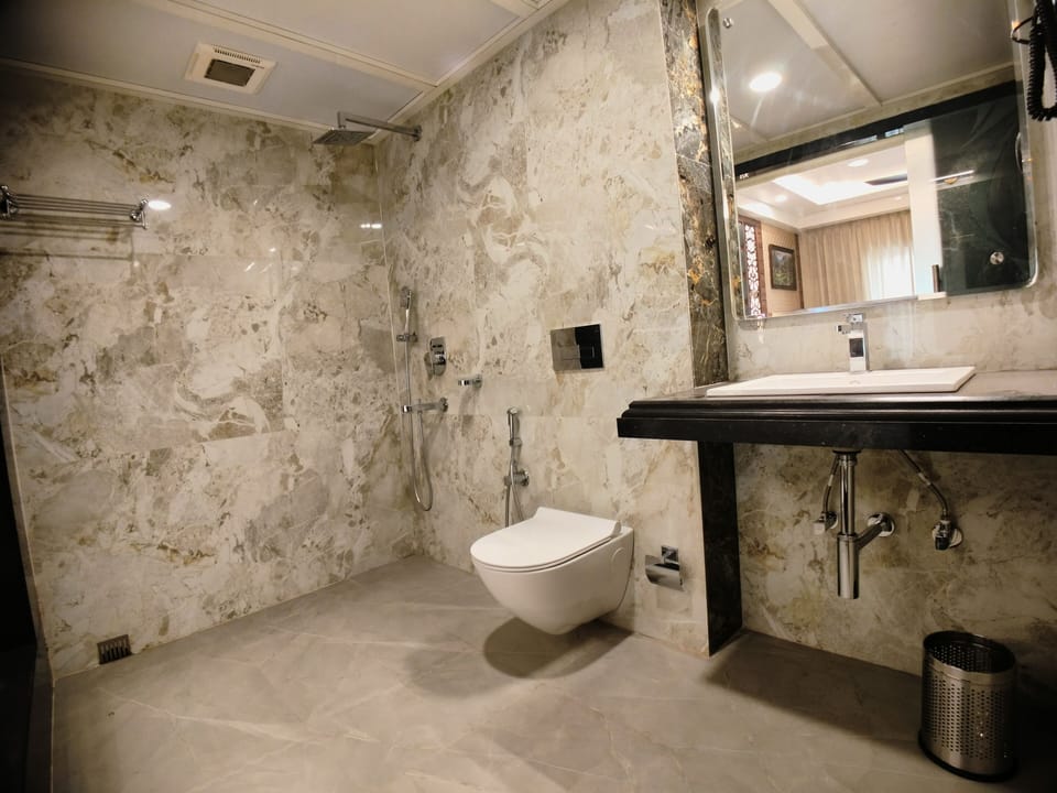 Classic Room | Bathroom | Shower, free toiletries, towels, soap