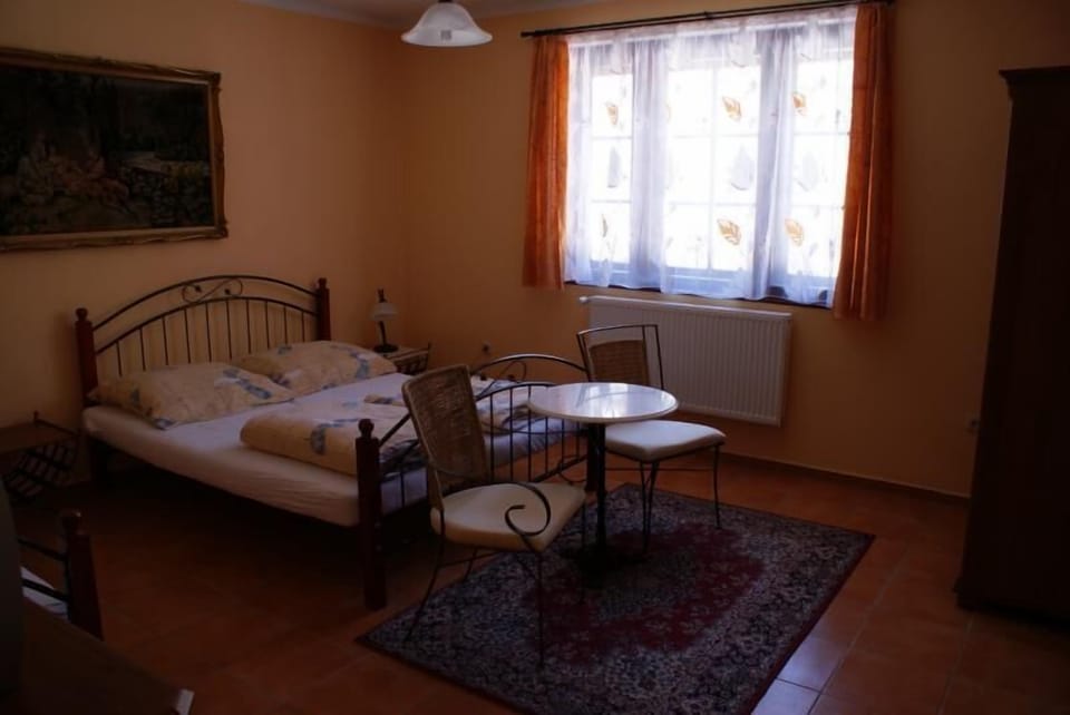 Comfort Double Room | Living area | TV