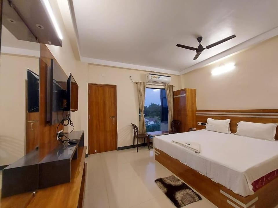 Deluxe Double Room | Soundproofing, bed sheets