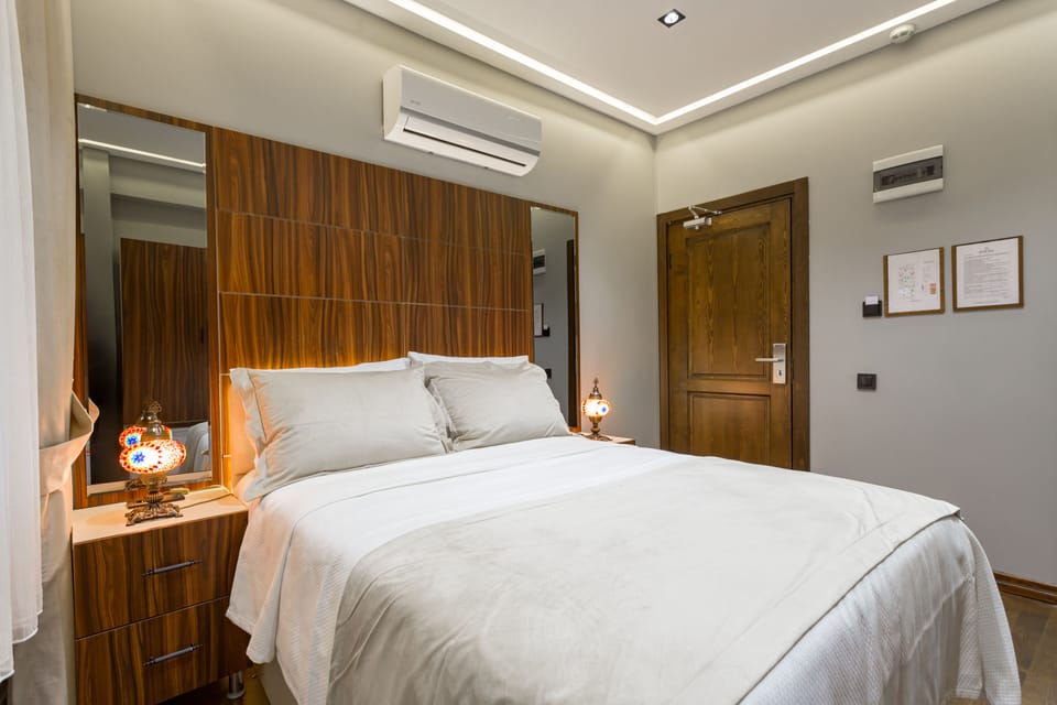 In-room safe, desk, blackout drapes, soundproofing
