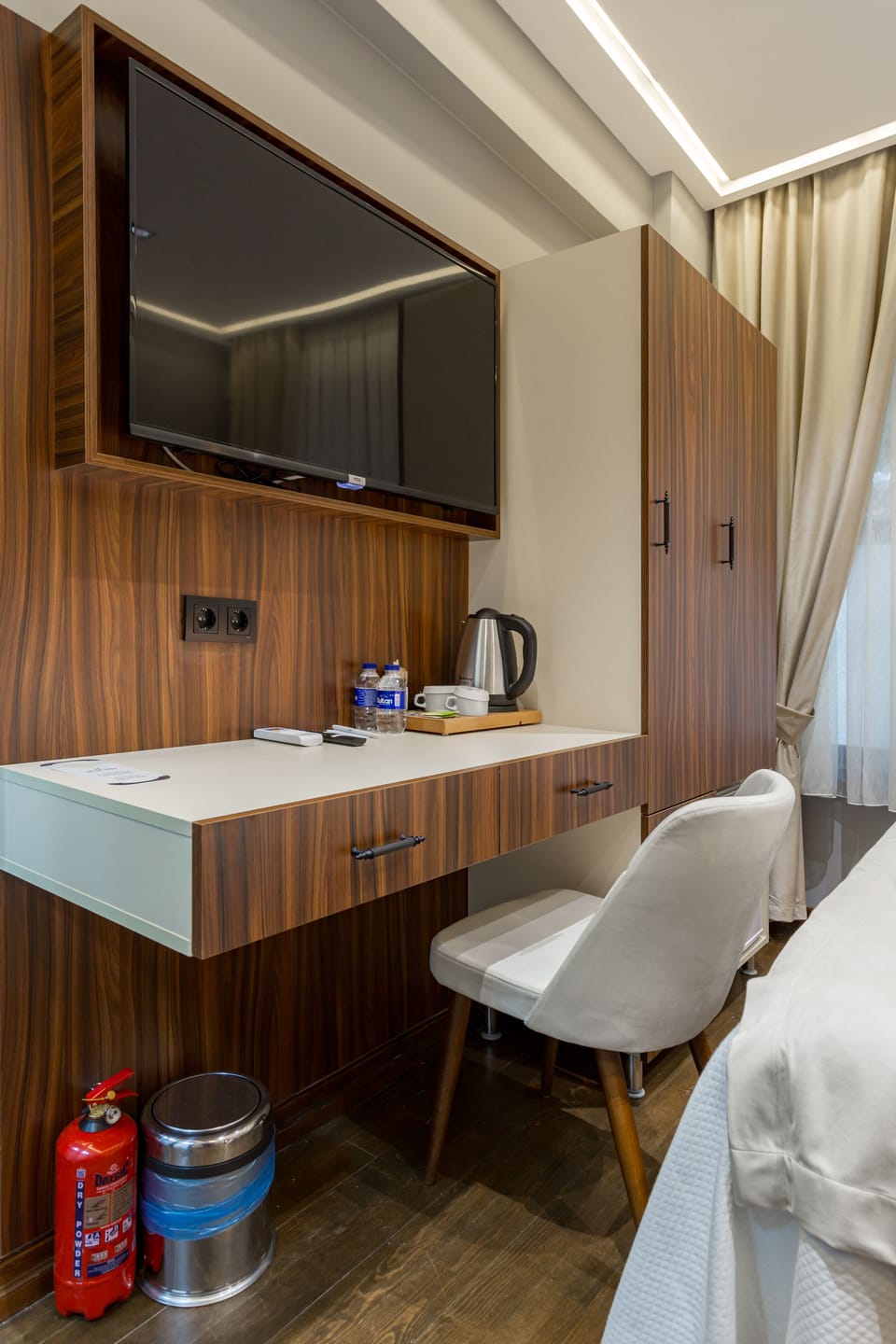 Comfort Room, City View | In-room safe, desk, blackout drapes, soundproofing
