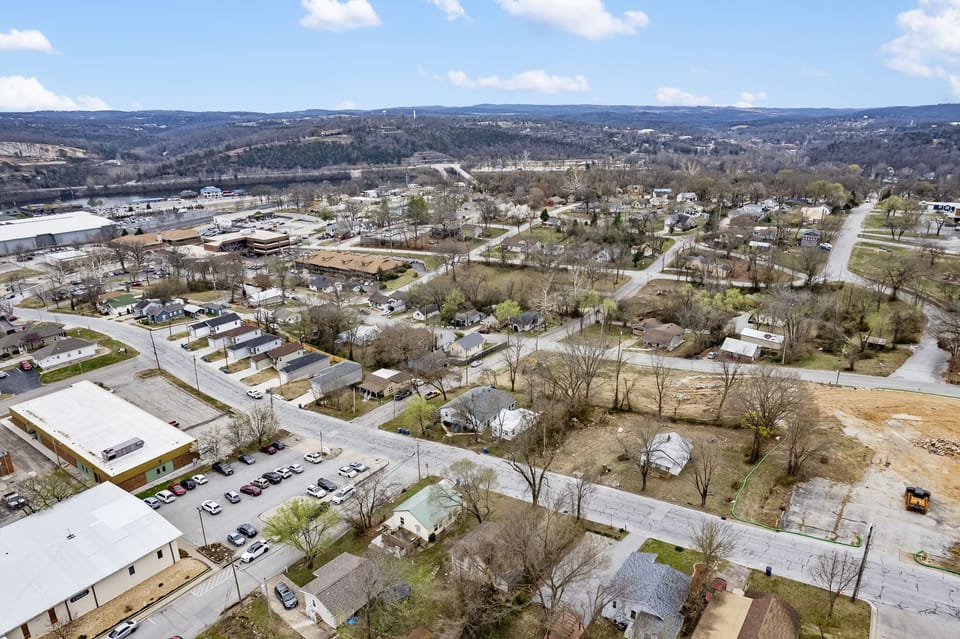 Walking distance to all downtown attractions!
