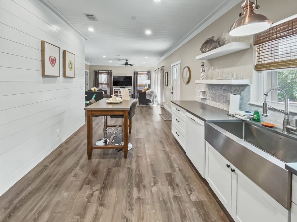 House, 2 Bedrooms | Private kitchen | Fridge, oven, coffee/tea maker, toaster