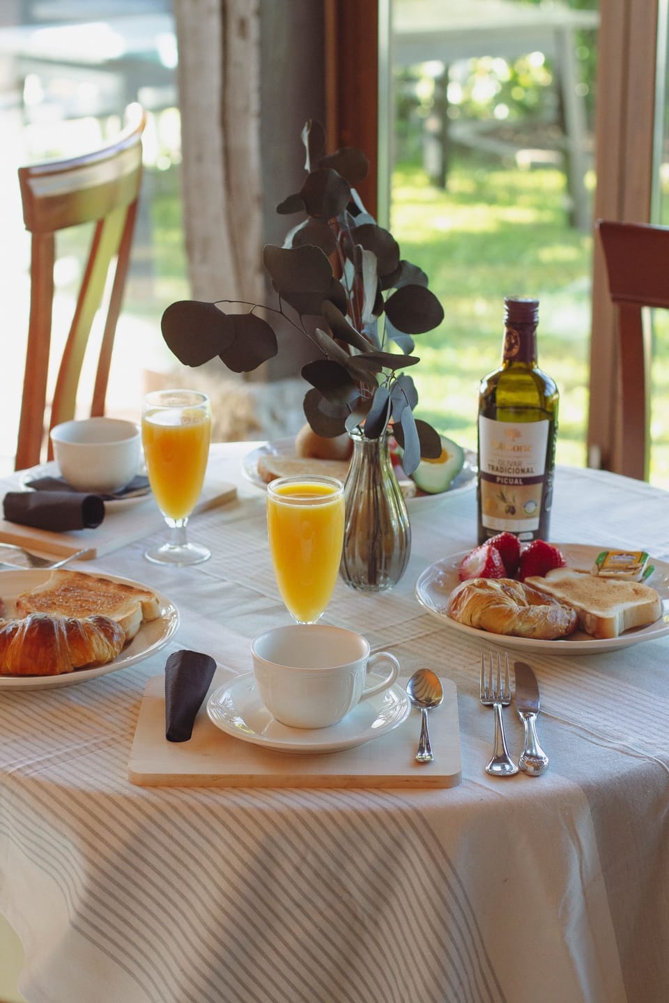 Daily buffet breakfast (EUR 10 per person)