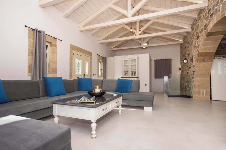 Open-Plan Living Room – Bright, Airy, and Spacious Interior

